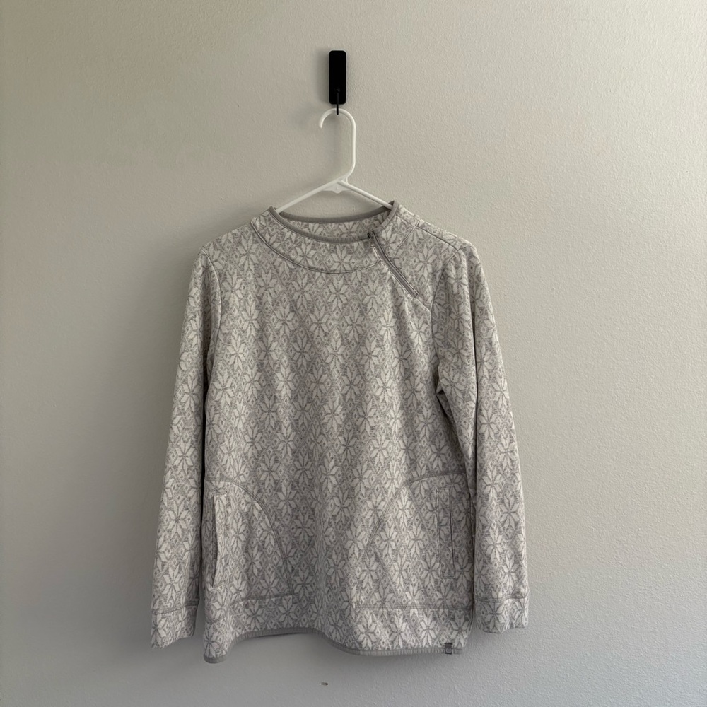 T for Talbots • Gray Snowflake‎ Sweater